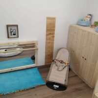 Espejo Montessori de seguridad con barra acabado barniz. con Marcado...