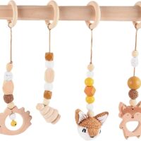 Afenau 4 Piezas Juguetes De Madera para Gimnasio,Colgante Arco de Madera para bebé,Juguetes Colgantes de Gimnasio de Madera,Juguete Colgante Bebe Carro Arco de Juegos,Navidad, Regalo De Cumpleaños