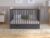 Cuna de Madera para bebé 120×60 cm con cajón Antracita-Pino – Convertible en Cama Infantil – Altura Ajustable – Cuna evolutiva para recién Nacido y niño pequeño