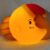 HOTUT Luz Nocturna Infantil, Kawaii Lampara Bebe Noche, Lampara Quitamiedos Infantil Recargable por USB, Silicona 100% Segura, Portátil Luz de Noche 3 Brillo luz Ajustables Regalo Para Niños (Luna)